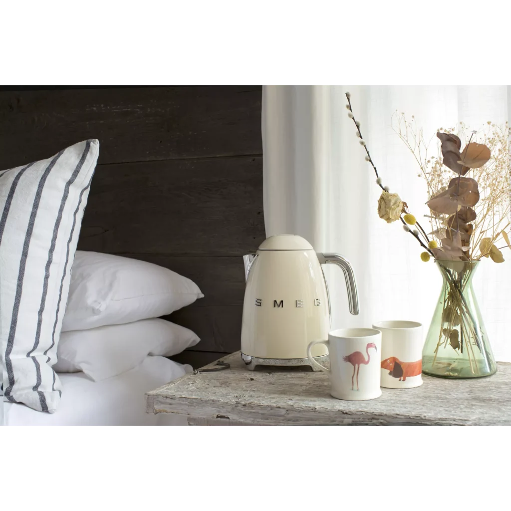 Bouilloire Sans Fil Original SMEG 1.7L 2400W SMEG KLF03CREU crème